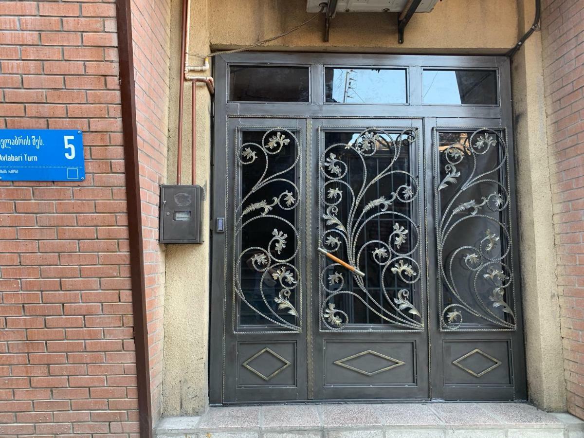 Lilika Apartments On Meskhishvili Тбилиси Екстериор снимка